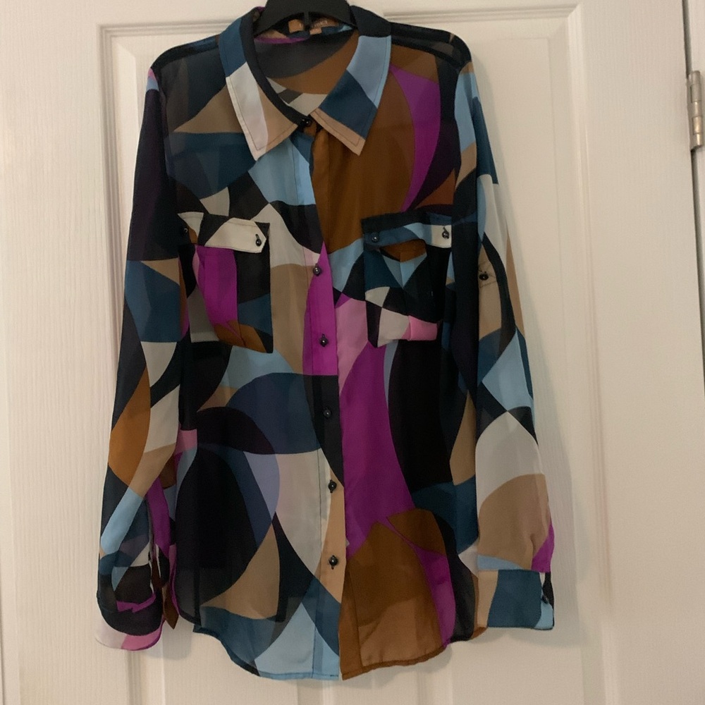 # 4/31 Ellen Tracy Vibrant Geometric Button Down Shirt
